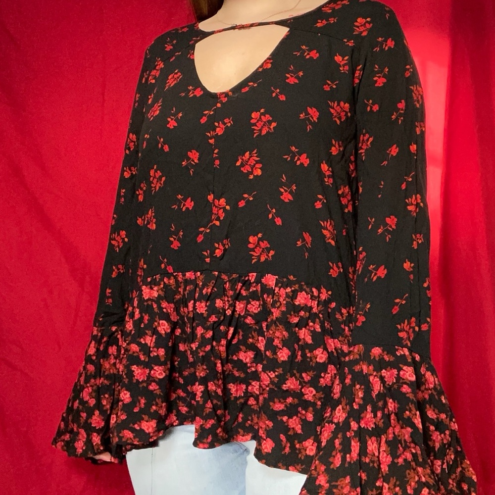 Floral bell sleeve blouse